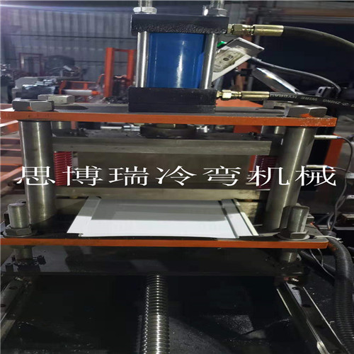 ���̰���