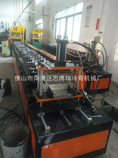 ���γ��ͻ�200���